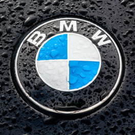 BMW показала первый тизер нового X5 и назвала дату премьеры