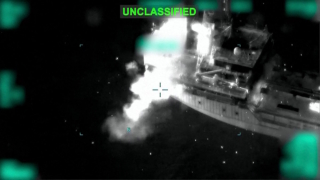 Американские военные вывели из строя нефтяной танкер Jalveer у берегов Омана