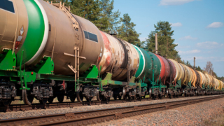 Перевозку нефтепродуктов будут координировать в специальном штабе РЖД