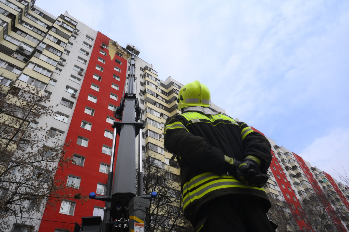 падение обломков сбитого БПЛА на Домодедовской улице