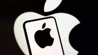ФАС выдала предупреждение Apple за отказ предустанавливать российские приложения и поисковики