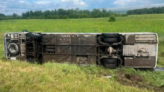 Автобус с 27 детьми попал в ДТП под Красноярском. Что известно к этому часу