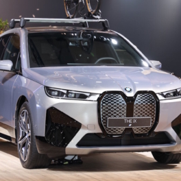 BMW тестирует электрический X7: премьера в середине следующего года