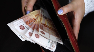 Средняя зарплата в России превысила 110 тысяч рублей в мае