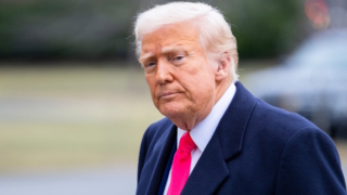 Трамп должен выплатить почти $6 млн по делу о домогательствах к журналистке