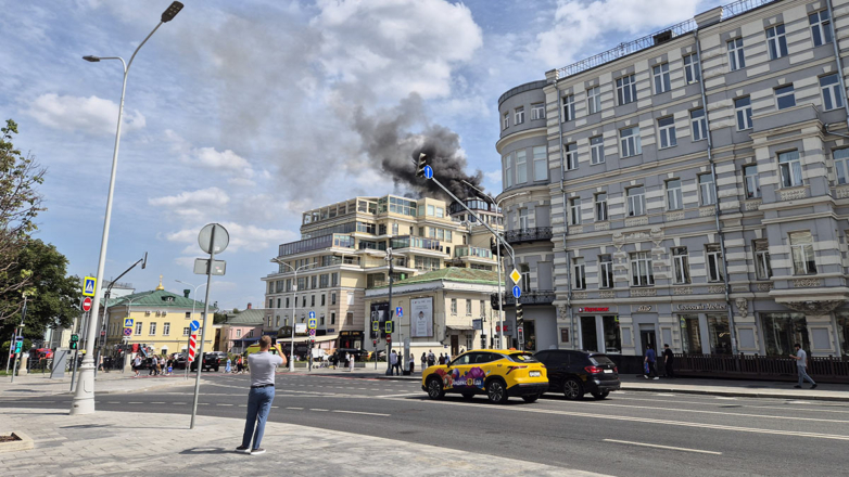 Площадь пожара в элитном ЖК в Москве выросла до 200 кв. метров