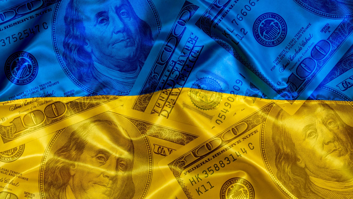 Флаг Украины и деньги