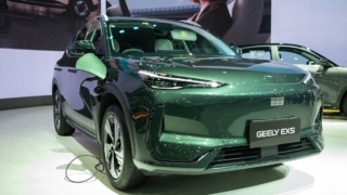 Новый Geely EX5 EM-R появился в России: разгон до 100 км/ч за 8,1 секунды