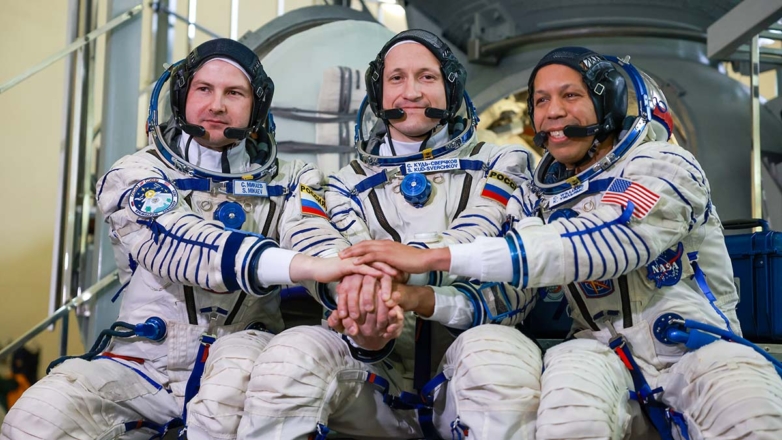 Космонавты 74-й долговременной экспедиции вернулись с МКС на Землю