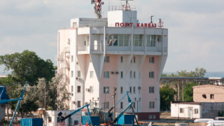 Стоянку судов в незащищенных ПВО местах у портов Азов и Кавказ запретят