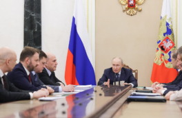 Проблемы на топливном рынке, устойчивость экономики, профицит бюджета, новые инвестиции: главные заявления Путина на экономическом совещании