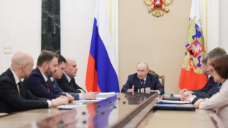 Проблемы на топливном рынке, устойчивость экономики, профицит бюджета, новые инвестиции: главные заявления Путина на экономическом совещании