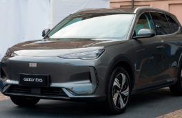 Geely запустила в России продажи нового гибрида EX5 EM-R: цены от 3,46 млн рублей