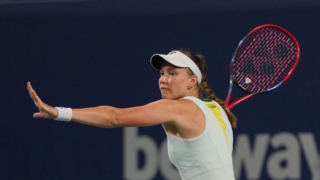 Стали известны финалистки турнира WTA-1000: Рыбакина сотворила камбэк и вышла на Швёнтек