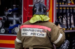 На Кубани возник пожар на предприятии после падения обломков БПЛА