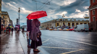 В Петербурге предупреждают о резком усилении ветра в дополнение к ливням
