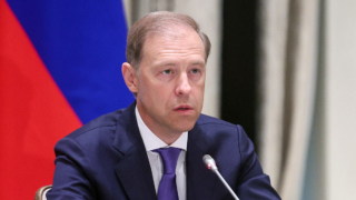 В перезапуск оставленных иностранцами автозаводов вложили 100 млрд руб. – Мантуров