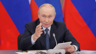 Путин заявил о большом количестве информационного мусора в интернете