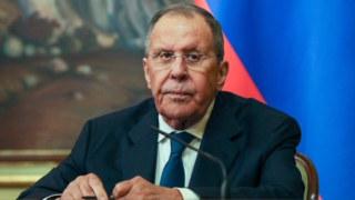 Россия имеет право рассматривать Великобританию как участника конфликта на Украине, заявил Лавров