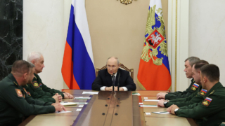 Путин сменил командующих группировками "Центр" и "Восток"