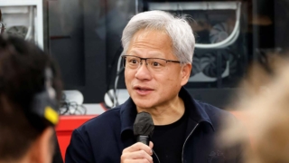 Гендиректор Nvidia Дженсен Хуанг призвал к максимально быстрому развитию ИИ