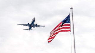 В США железнодорожники остановили авиасообщение в семи аэропортах