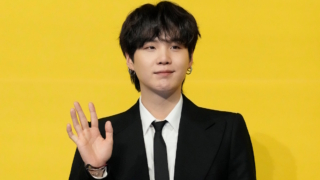 Шуга из BTS задумался о лазерной коррекции зрения: у певца астигматизм