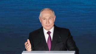 Российская экономика продолжает расти, реальные зарплаты увеличились – Путин