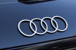 639 сил и 3,6 секунды до сотни: в Россию ввезли первую гибридную Audi RS5