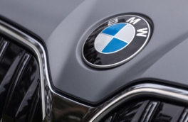 Новую BMW 3 Series привезут в Россию, машина получила ИИ, встроенные игры и дрифт-режим