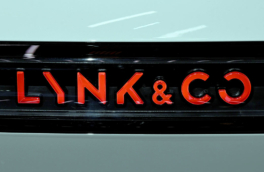 В Китае рассекретили новый гибридный кроссовер Lynk & Co 900L