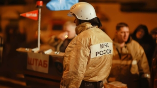 В Аксае под Ростовом-на-Дону горит склад на площади 9000 кв.м