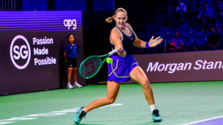 Мирра Андреева проиграла в финале турнира WTA в Пекине китаянке Чжэн Циньвэнь