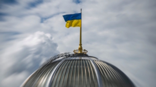 Украине предложили вернуться к нейтральному статусу: в Раду внесли проект поправок в конституцию