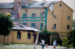 Из здания управления погранслужбы в Луганске, где 2 июля забаррикадировались пограничники, вышли 4 человека